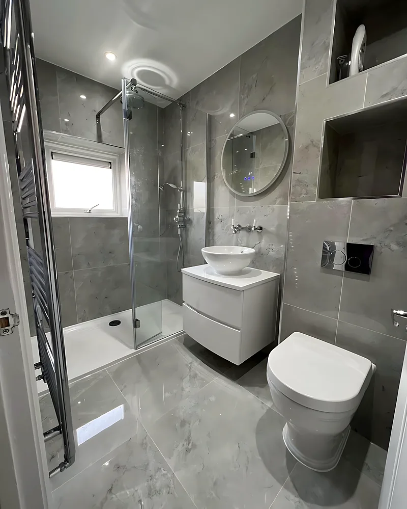 Shower with recessed shelves