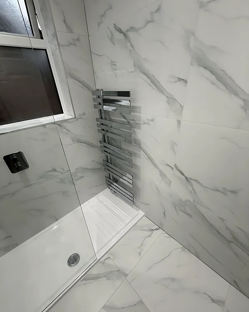 Shower with a dark towel rail