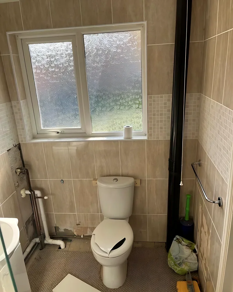 Before: the same South Woodham Ferrers bathroom before the strip-out